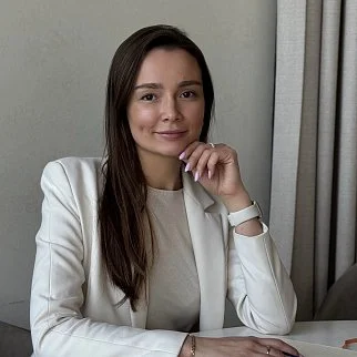 Анна<br>Медведева 