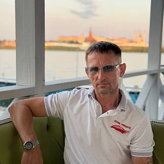 Максим<br>Михайлов
